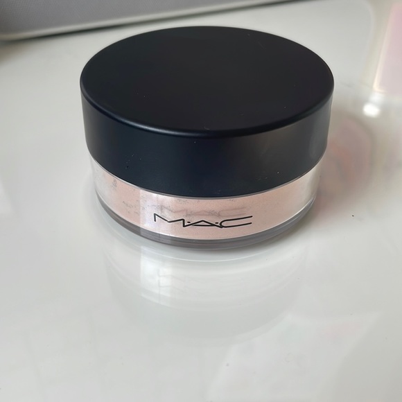 Mac Iridescent Powder - Picture 1 of 8